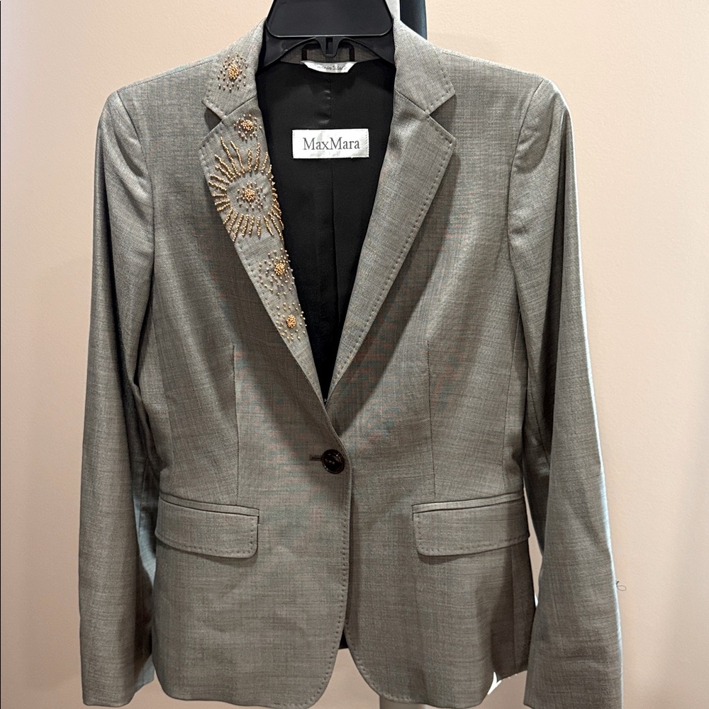 Gently worn like new MaxMara blazer size 4 Made in Italy